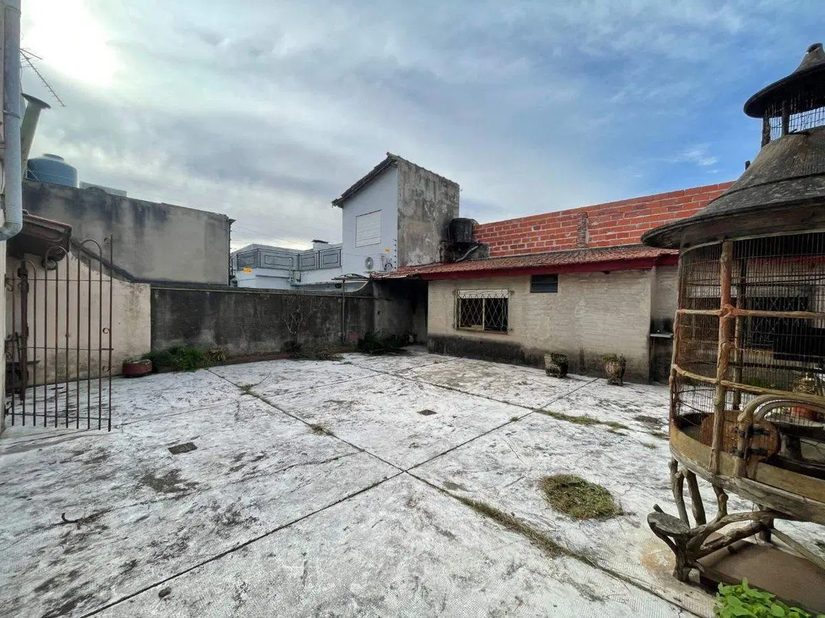 VENTA CASA 3 AMB + DEPTO 2 AMB- MONTE CHINGOLO 2