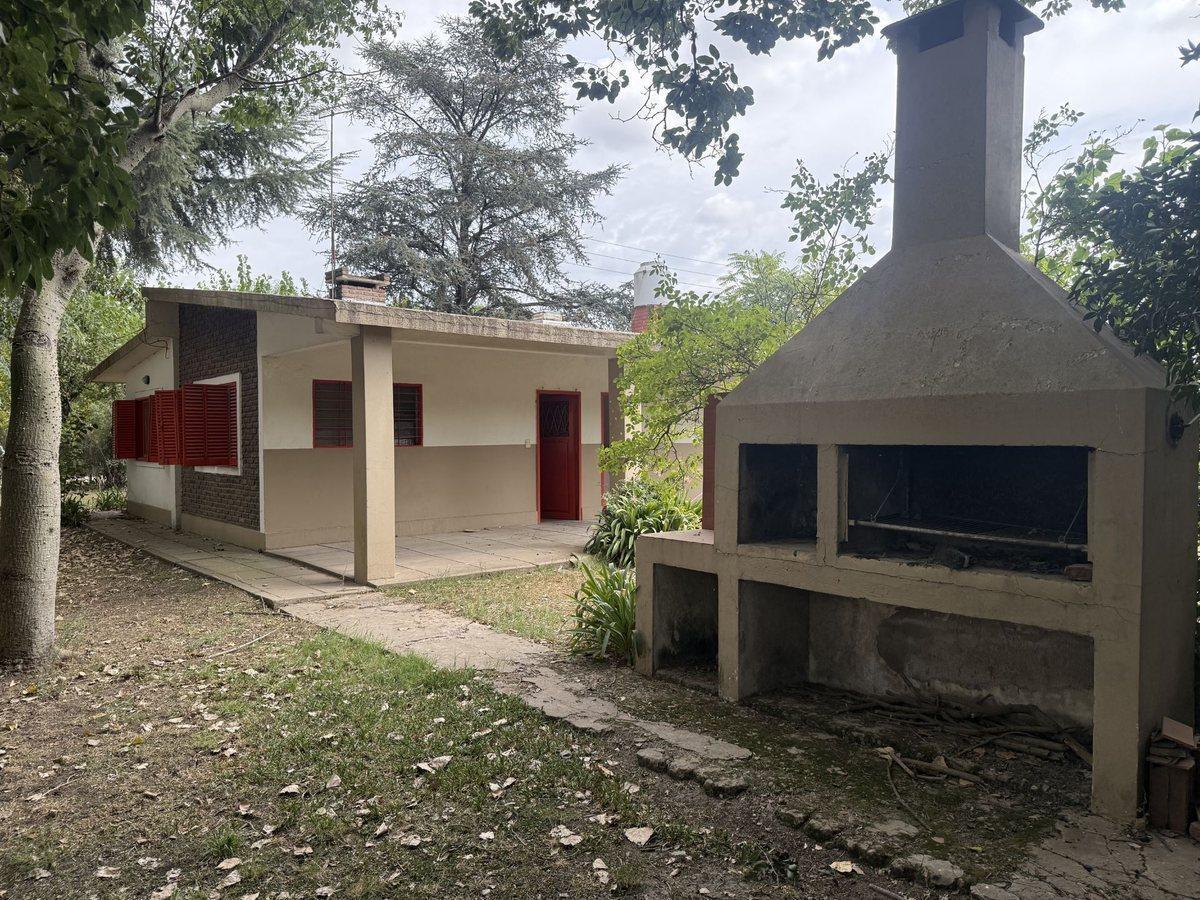 Casa 3 ambientes Parque Pileta Parrilla 836 m2