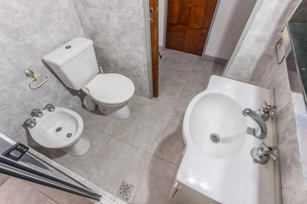 VENTA CASA 2 AMB +1  EN PALOMAR C/COCHERA Y PATIO 4