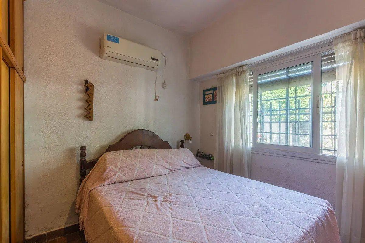 VENTA CASA 2 AMB +1  EN PALOMAR C/COCHERA Y PATIO 2