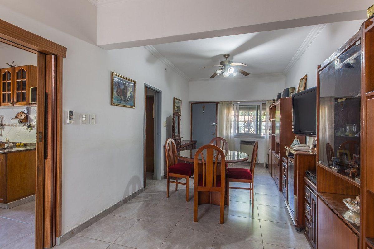 VENTA CASA 2 AMB +1 EN PALOMAR C/COCHERA Y PATIO