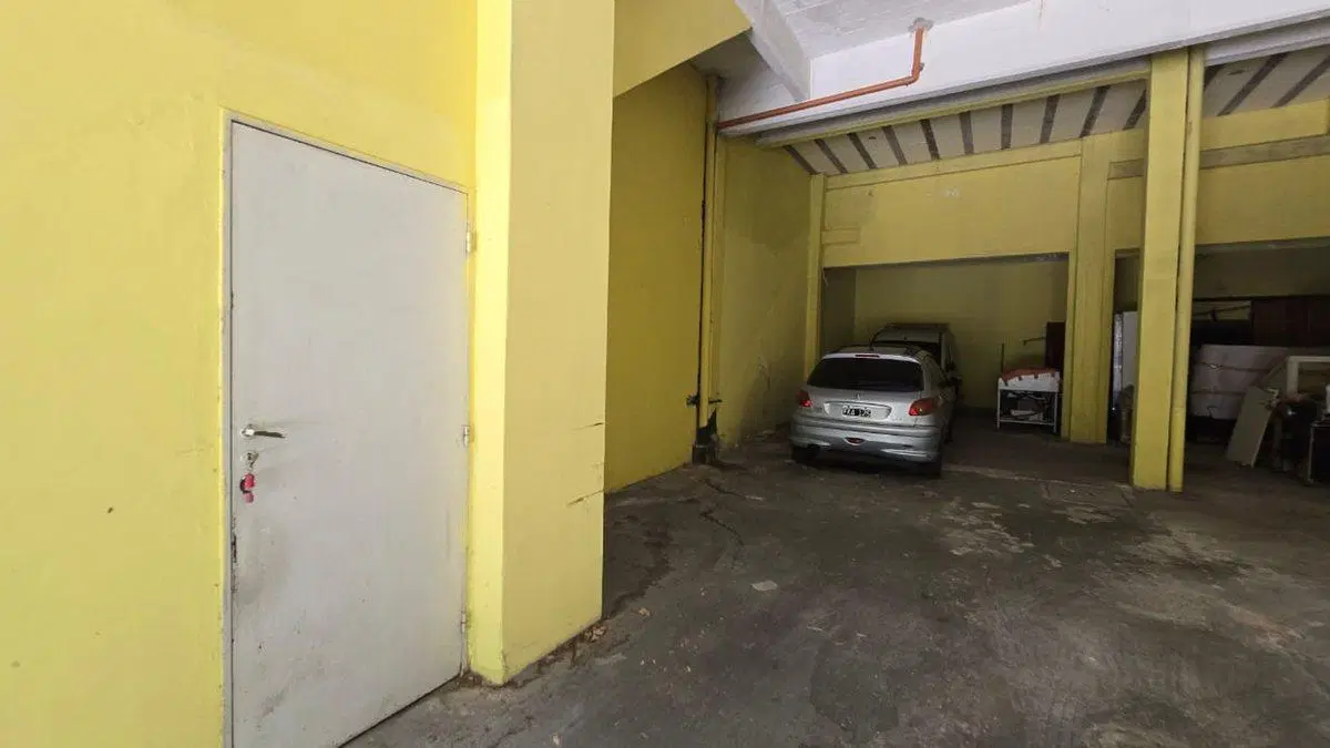 GALPON, DEPOSITO, COCHERAS  en VENTA en GERLI 5