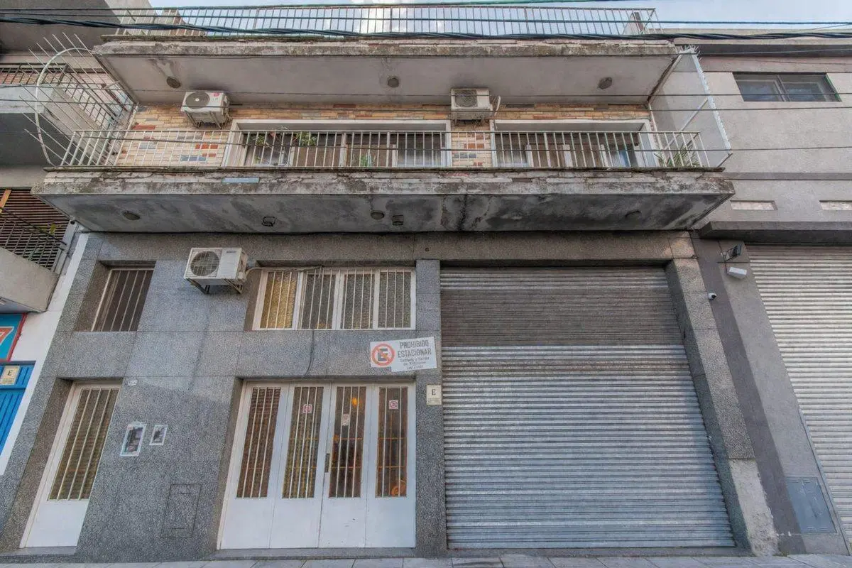 VENTA  DEPOSITO MAS CASA Y DEPTO CIUDADELA 2