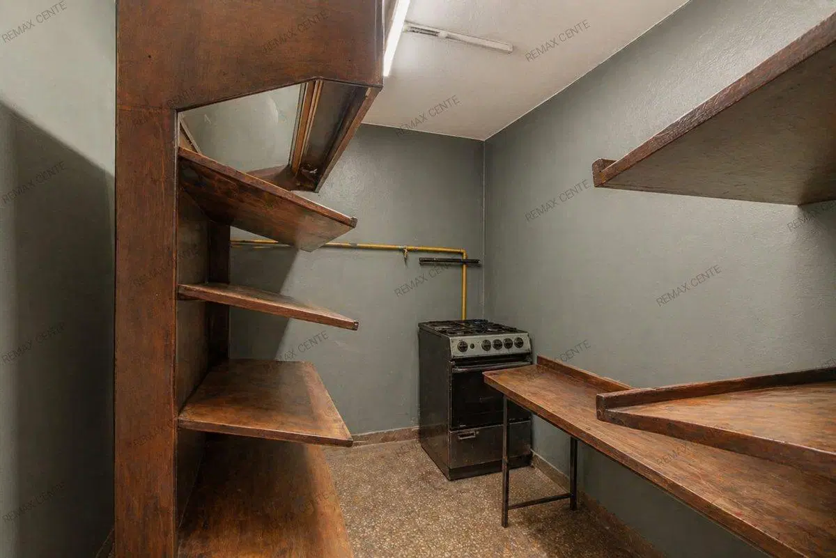 VENTA  DEPOSITO MAS CASA Y DEPTO CIUDADELA 4