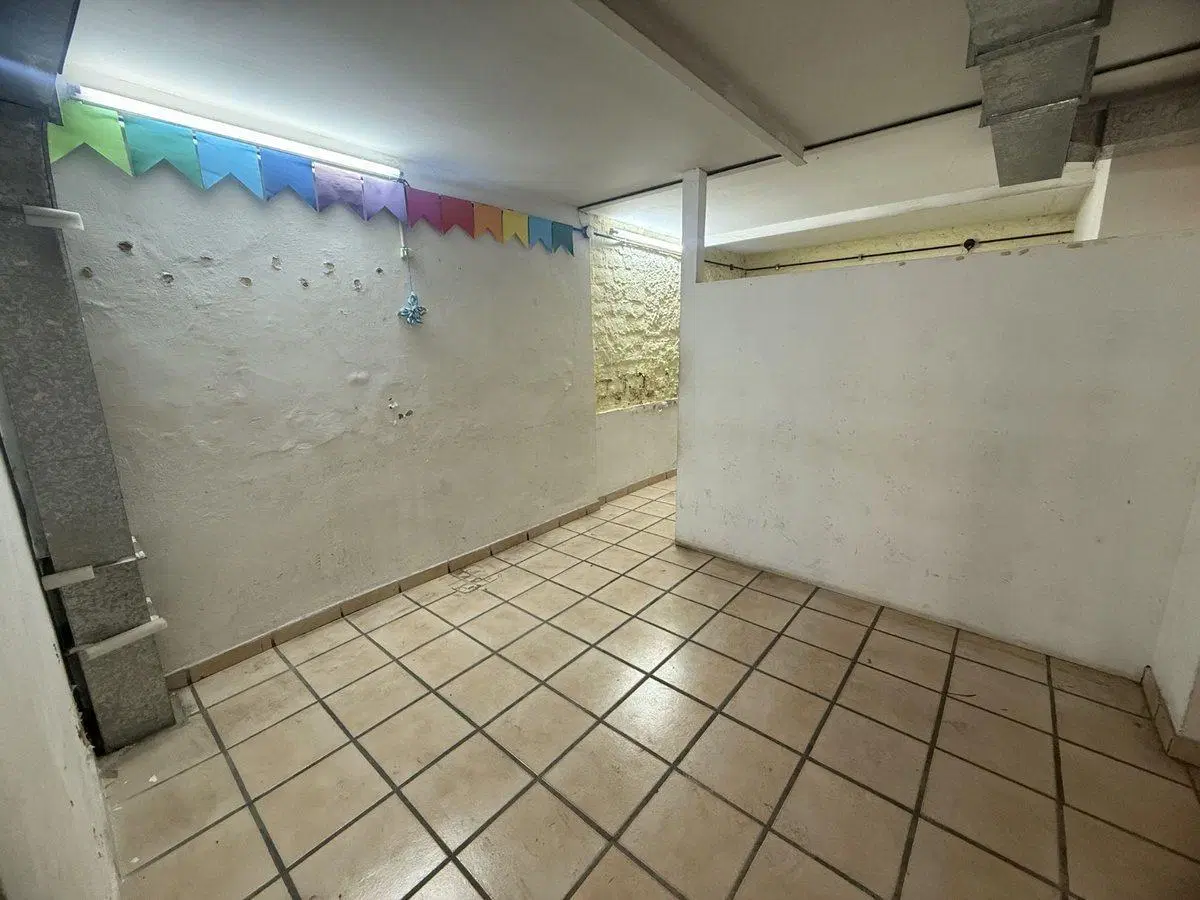 Local comercial de 257 m2 en 3 niveles Balvanera 4