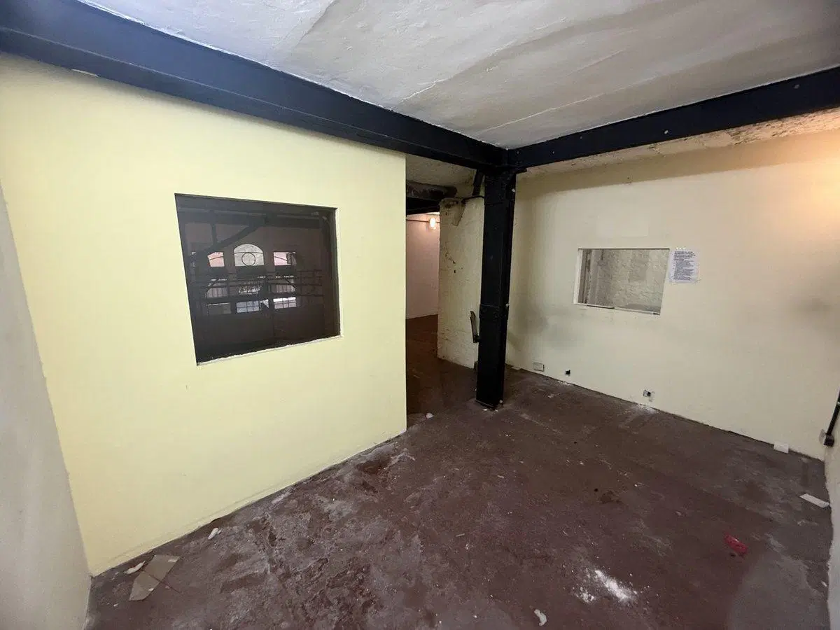 Local comercial de 257 m2 en 3 niveles Balvanera 5