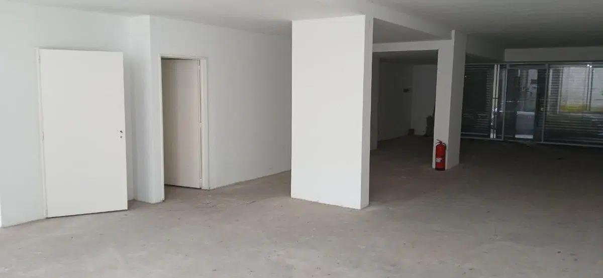 VENTA - LOCAL COMERCIAL A LA CALLE - FLORES 4