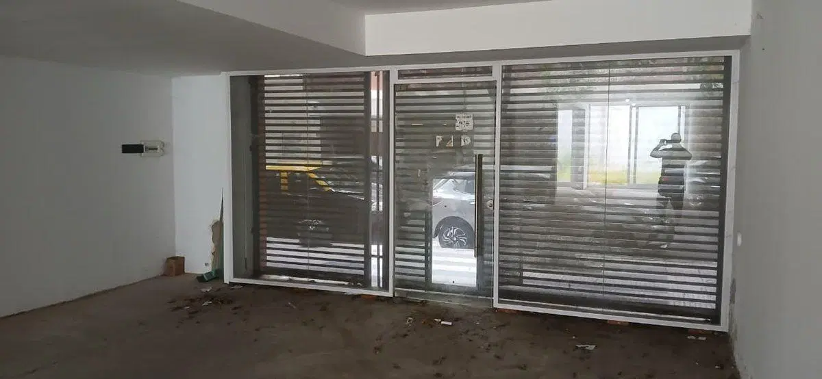 VENTA - LOCAL COMERCIAL A LA CALLE - FLORES 3