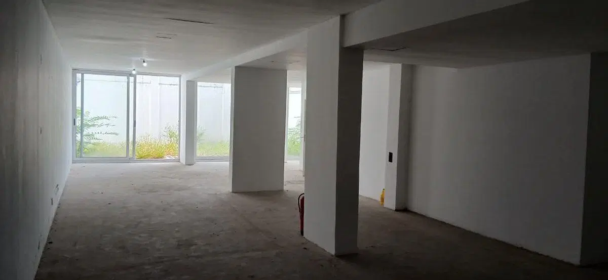 VENTA - LOCAL COMERCIAL A LA CALLE - FLORES 2