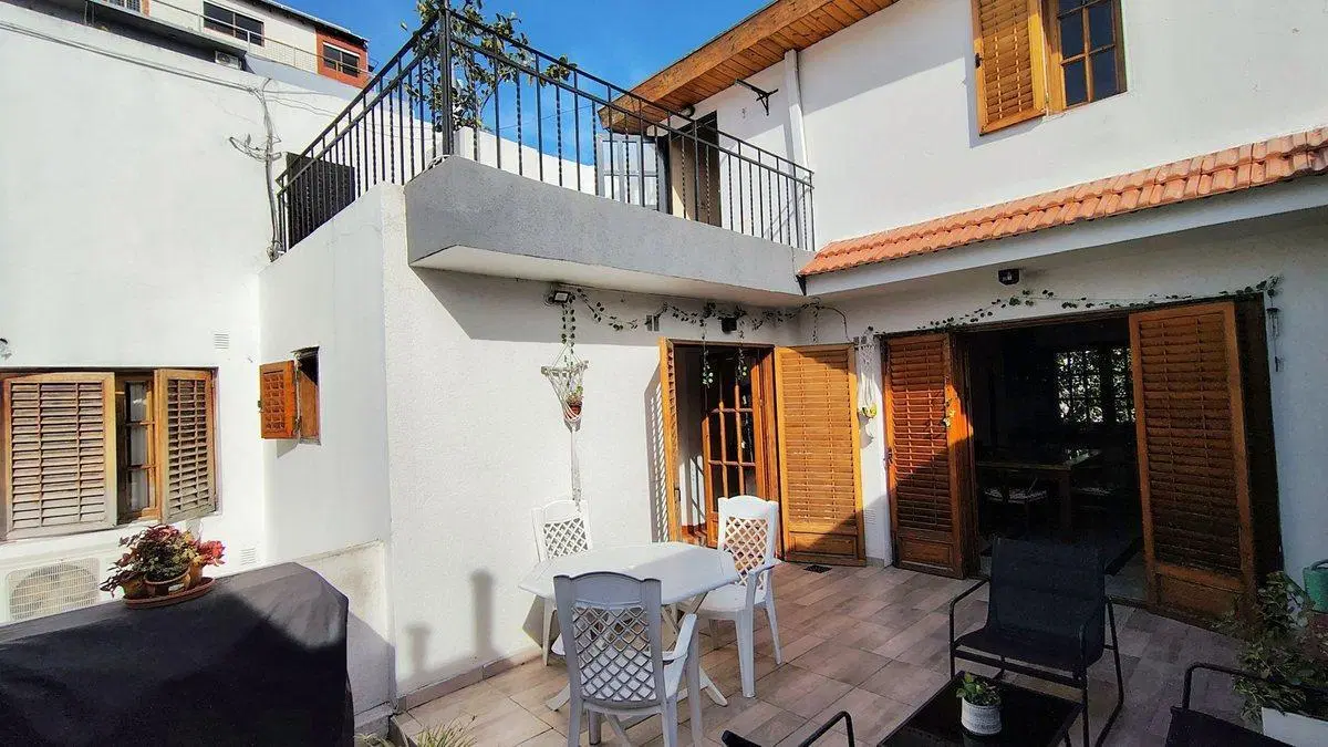 Venta 2 Casas con entrada indep Cochera Flores 2