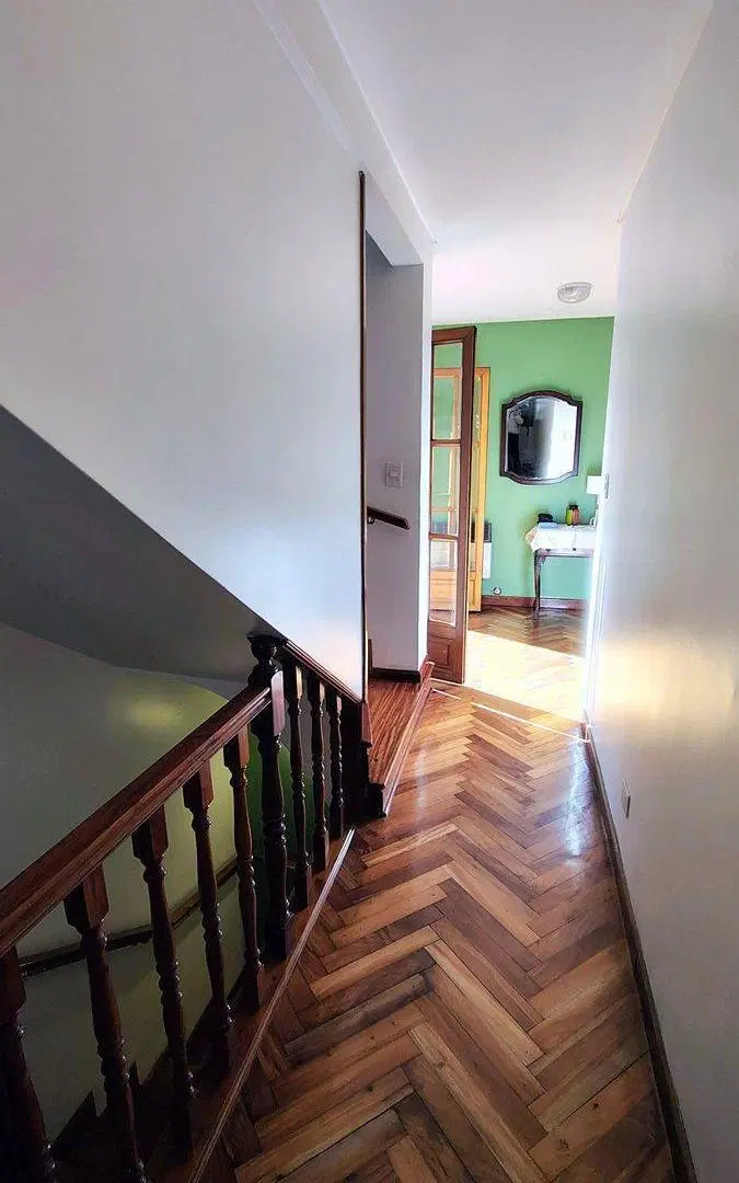 Venta 2 Casas con entrada indep Cochera Flores 5