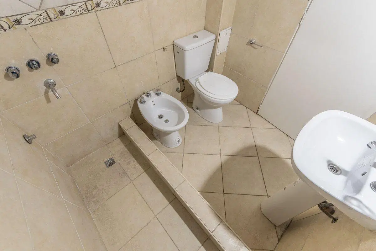 VENTA PH 3 AMBIENTES PB CON PATIO Y ENTRADA INDEP. 2