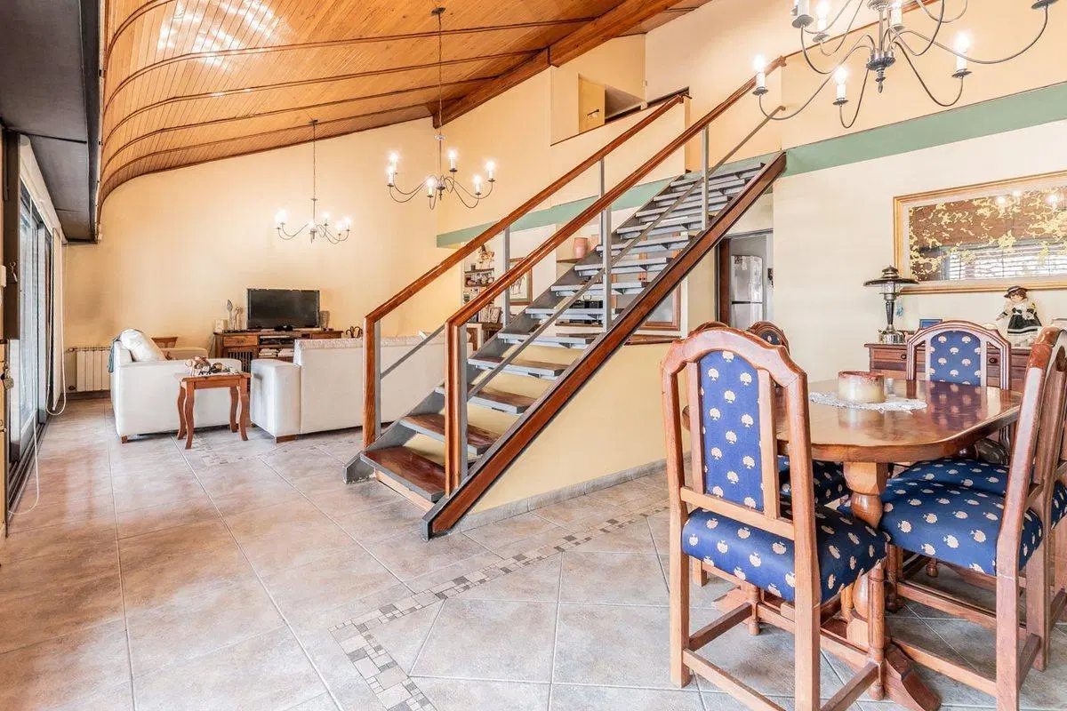 Excelente chalet 5 amb. en Barrio Güemes, Haedo 5