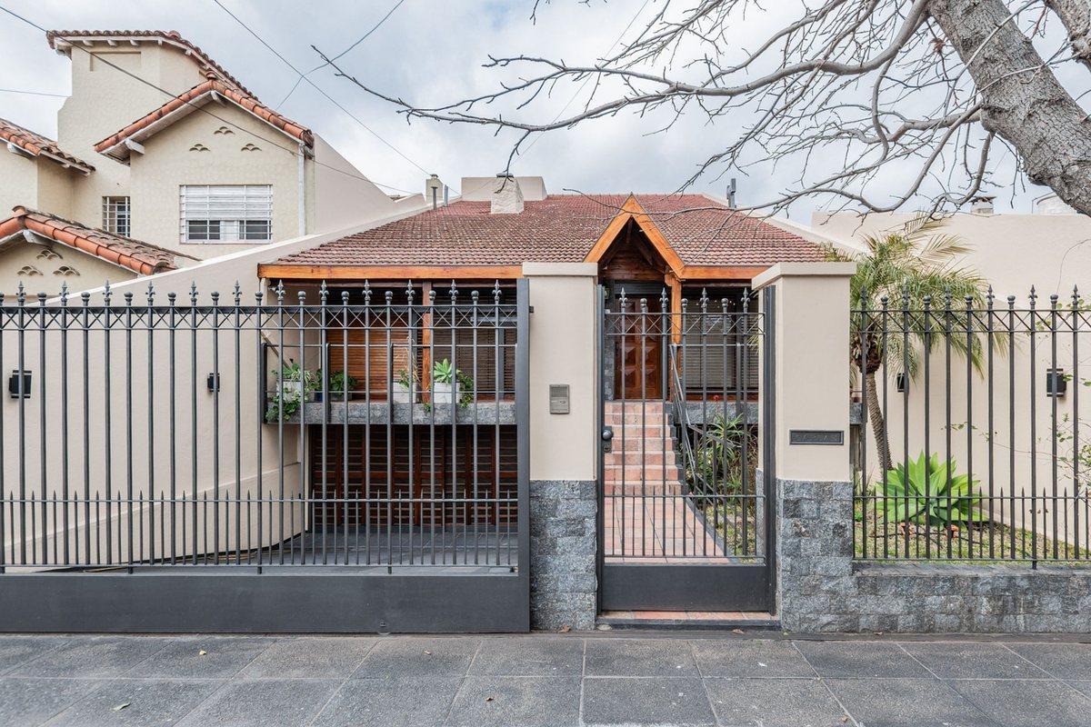 Excelente chalet 5 amb. en Barrio Güemes, Haedo