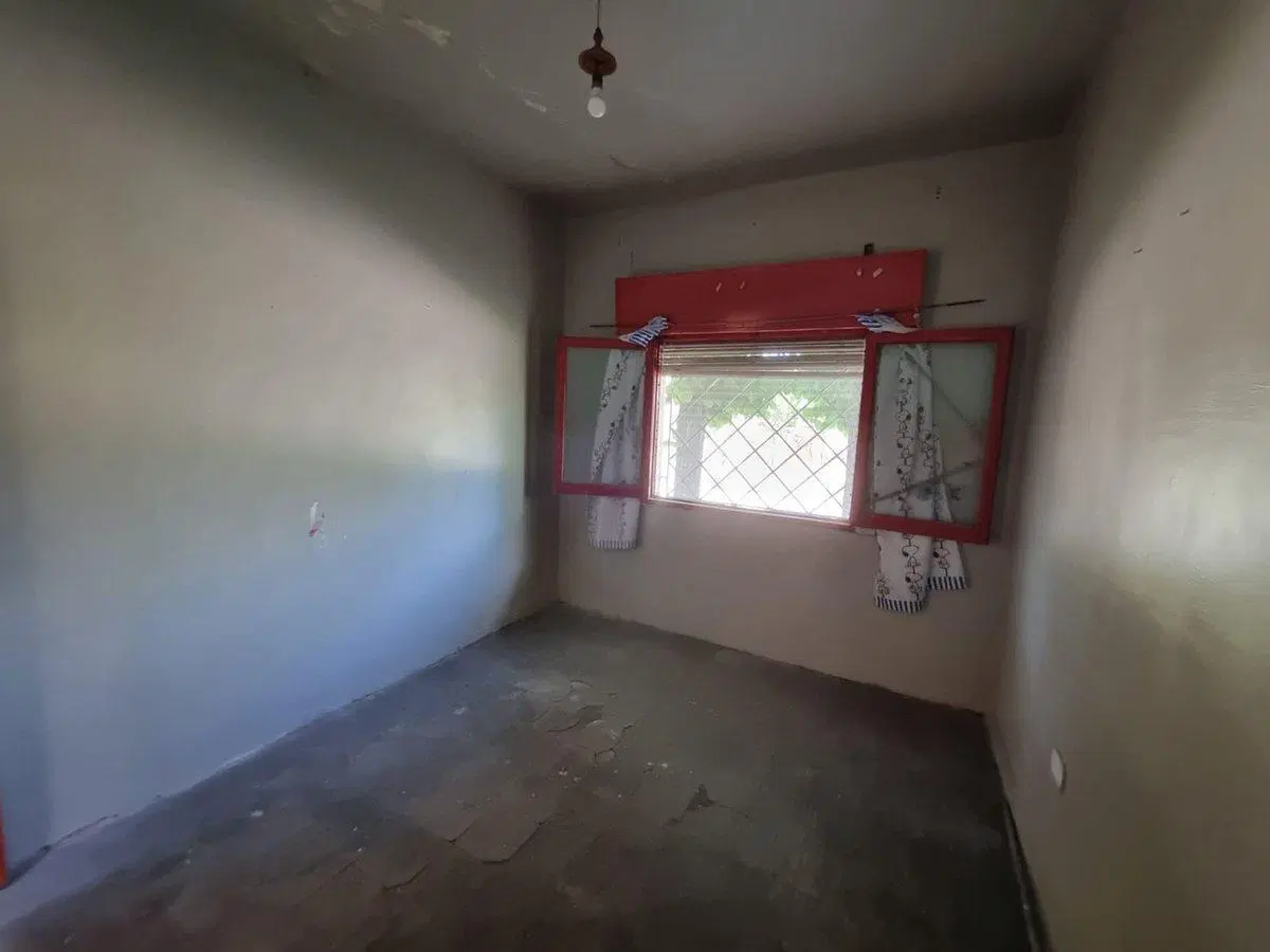 Venta casa en esquina Llavallol 5