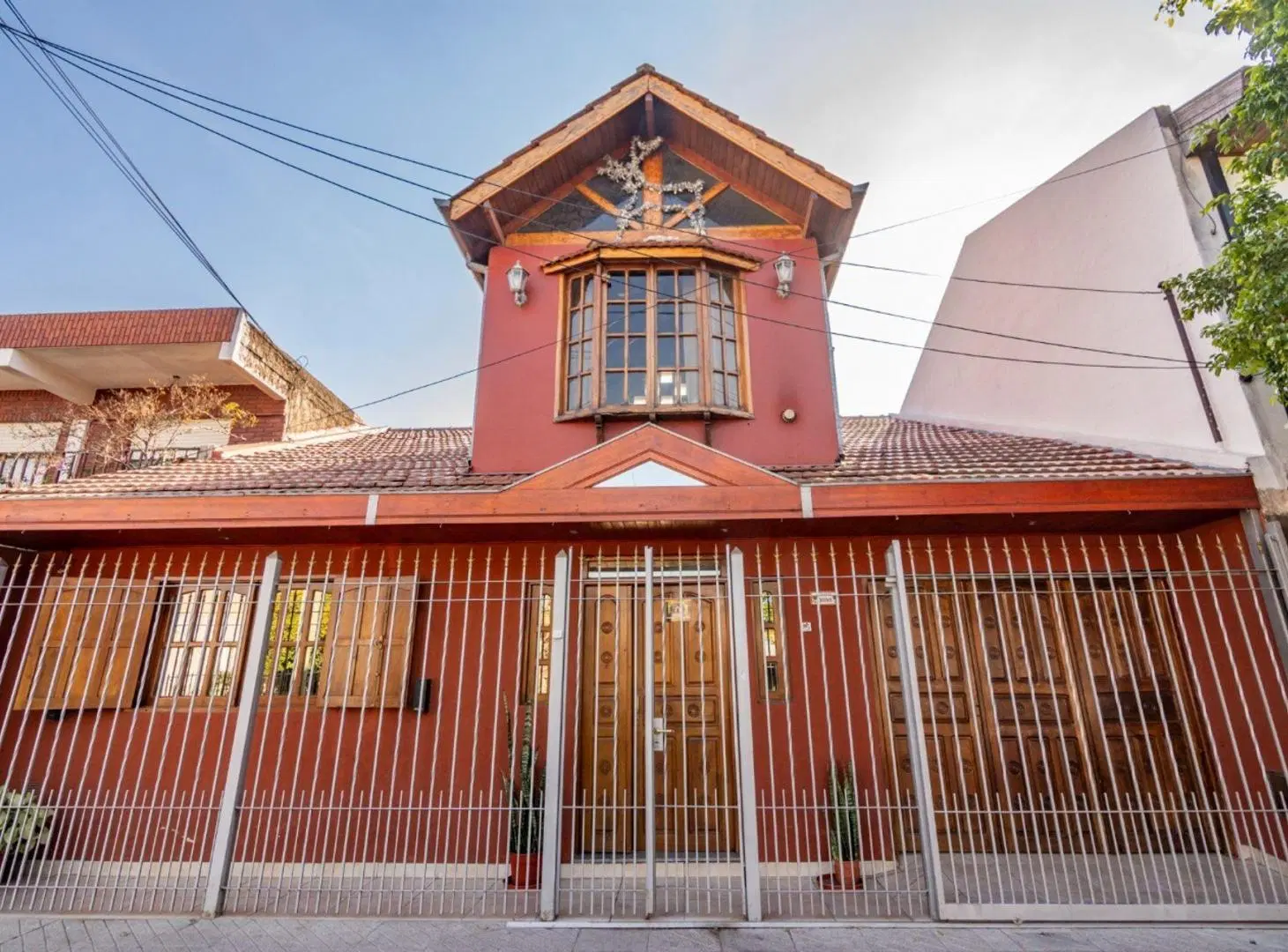 CASA 4 AMB PATIO QUINCHO Y PARRILLA V LUZURIAGA 3