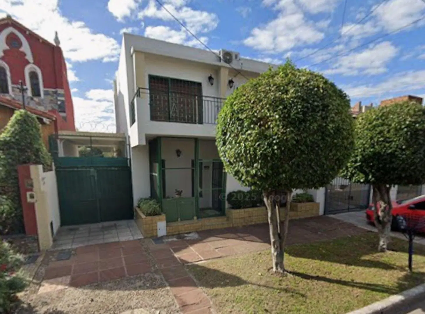 Chalet con segunda vivienda y patio central LanusO 3