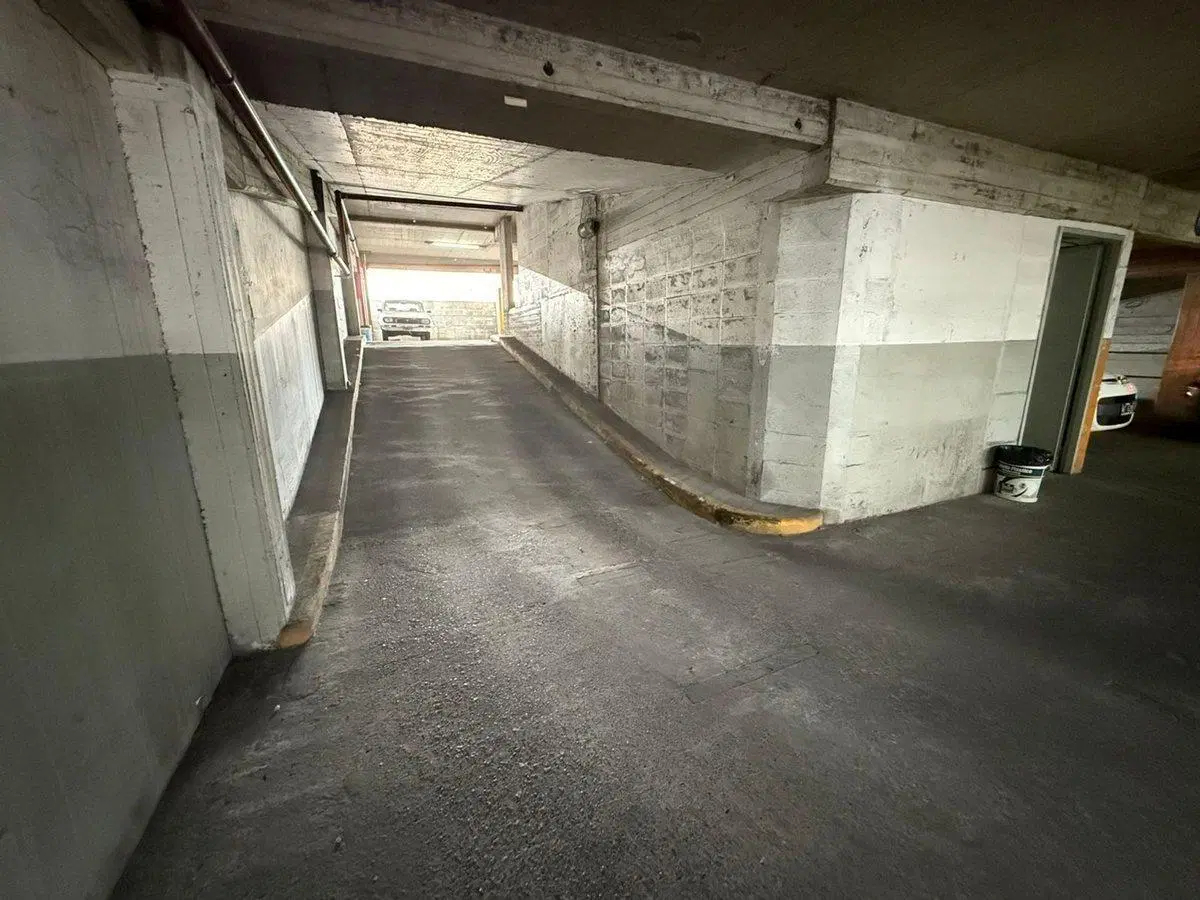 VENTA COCHERA EN MONSERRAT 2