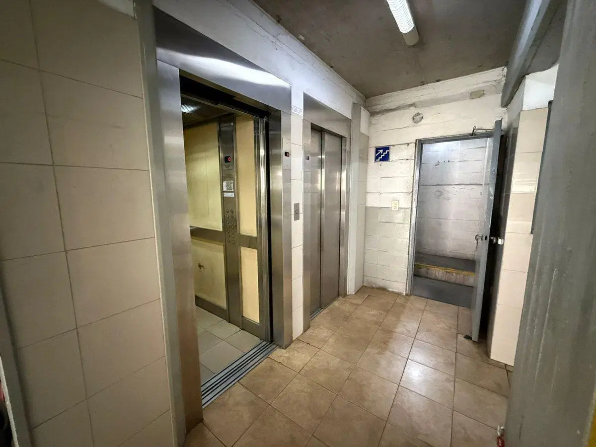 VENTA COCHERA EN MONSERRAT 4