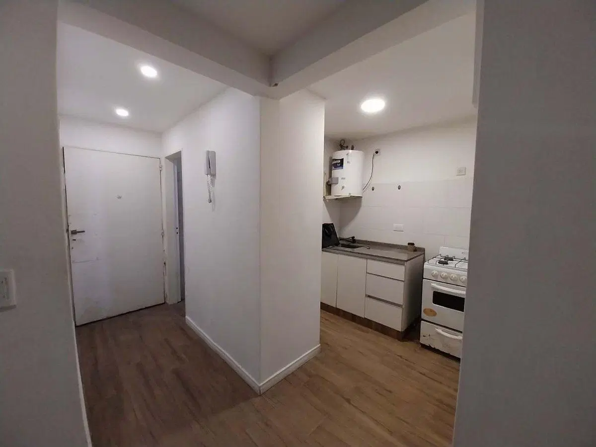 VENTA monoambiente en Parque Centenario CON PATIO 8