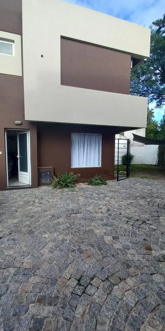 EXCELENTE DÚPLEX 3 AMB ZONA RESIDENCIAL ADROGUÉ 8