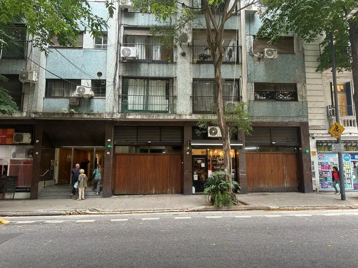 VENDO COCHERA PLANTA BAJA EN RECOLETA 5