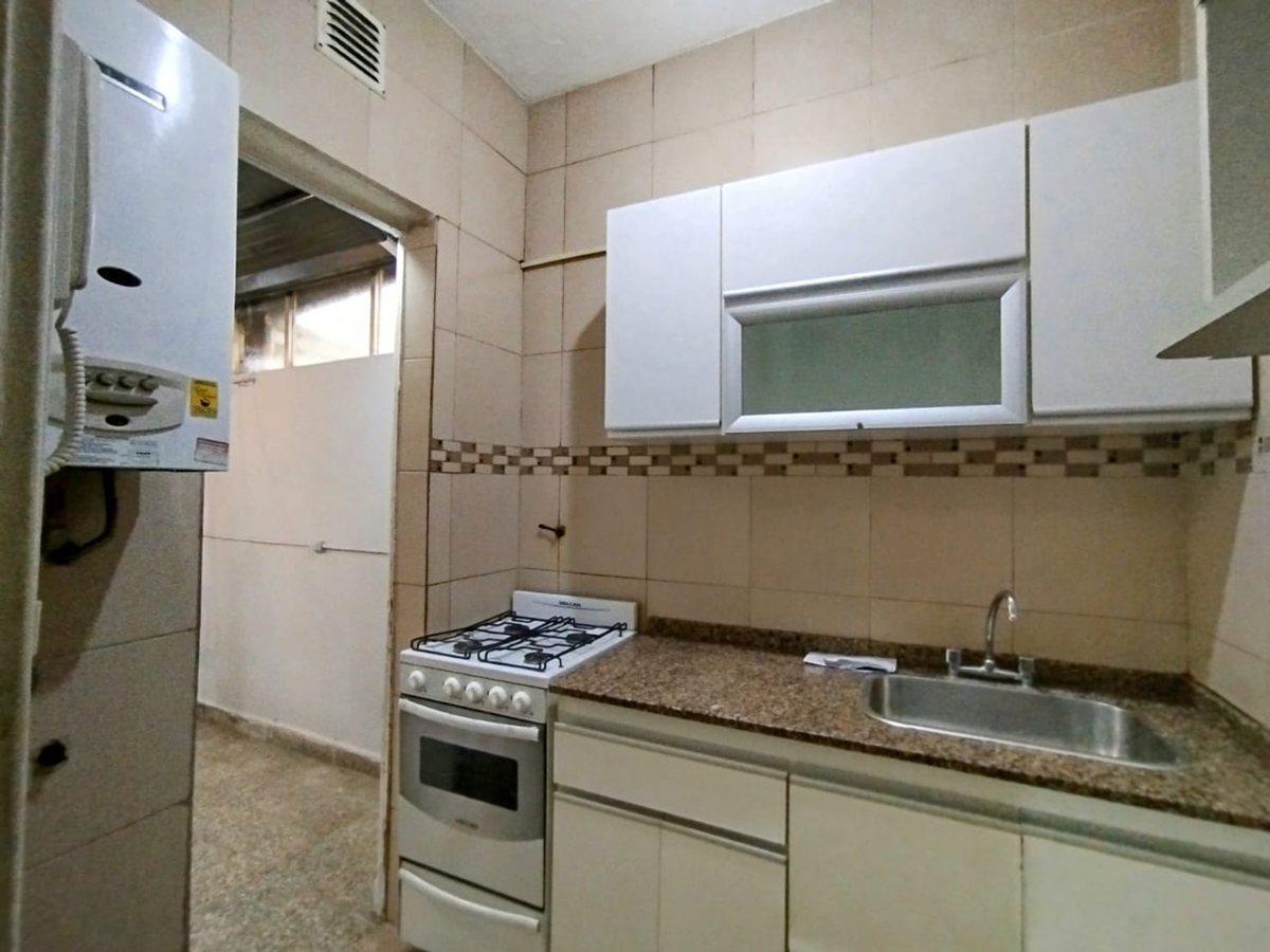 Foto de DEPARTAMENTO PLANTA BAJA 2 AMBIENTES PATIO FLORES, imagen 2