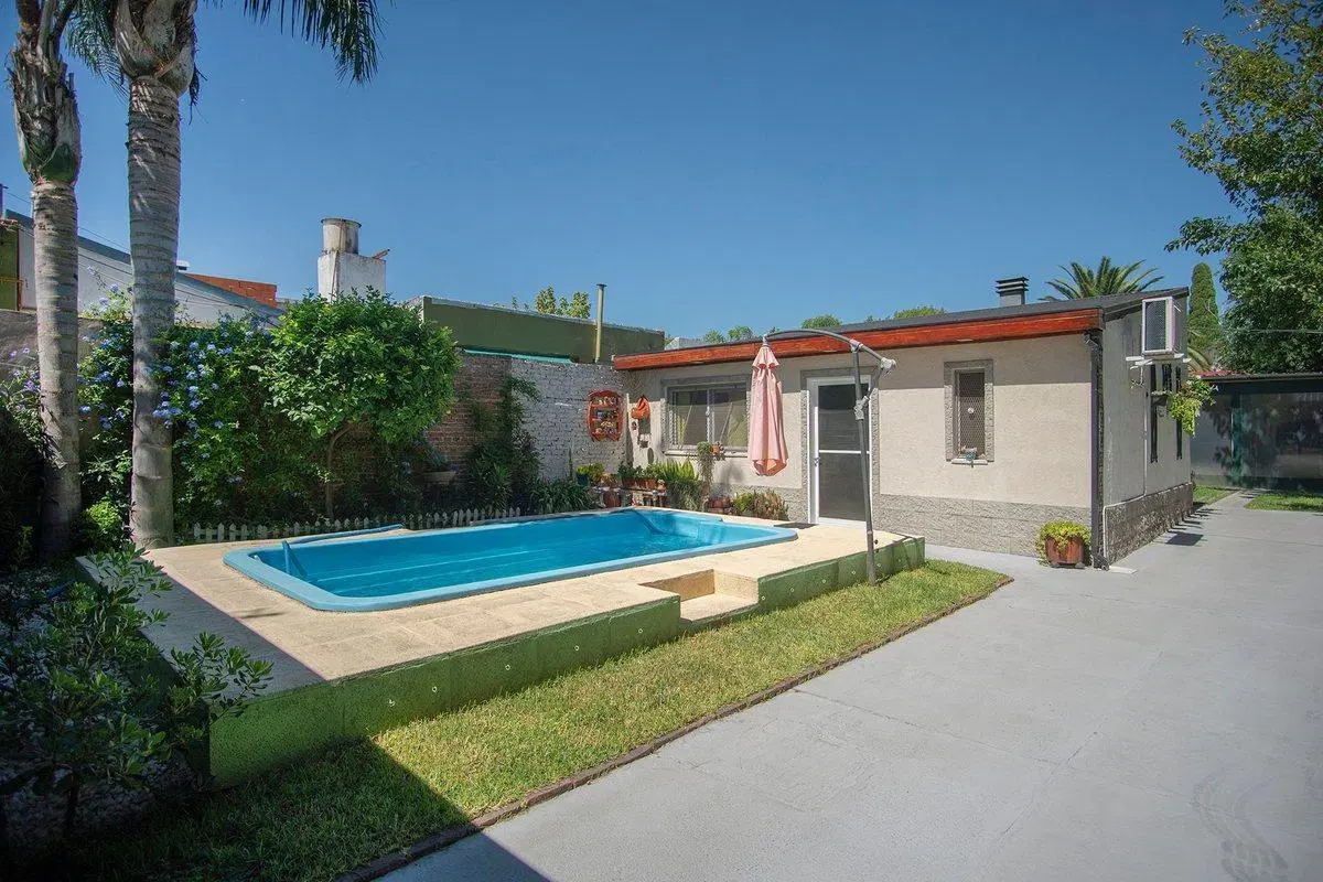 VENTA Casa con Parque y Pileta en Aldo Bonzi 2