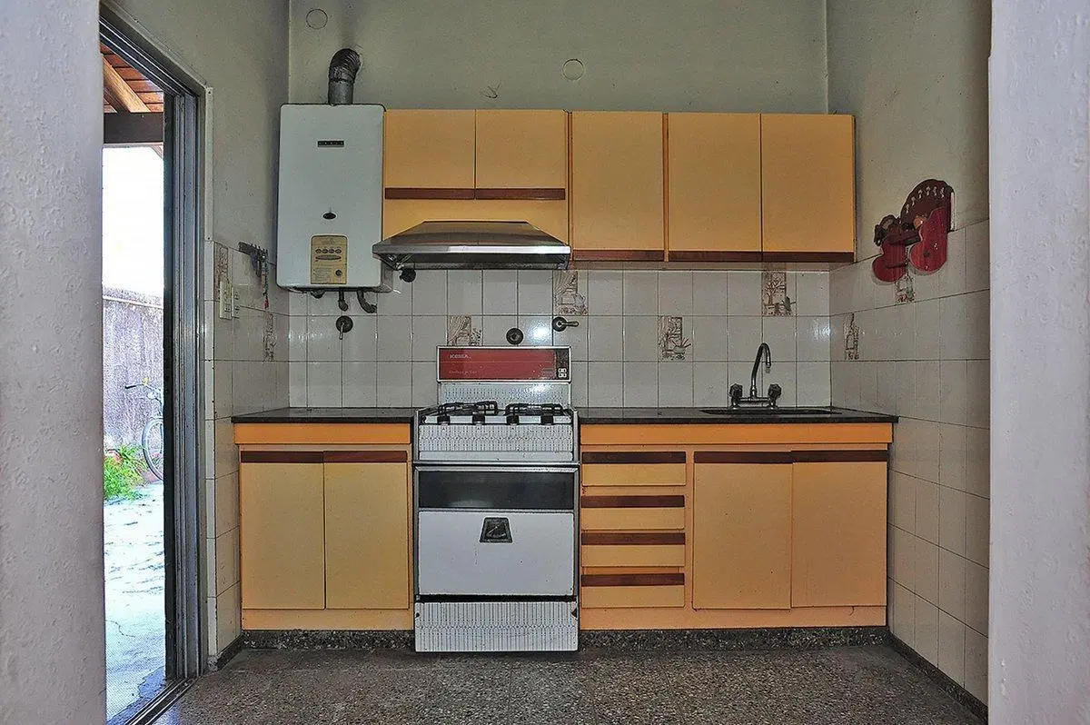 VENTA CASA 3 AMB + DEPTO 2 AMB- MONTE CHINGOLO 8