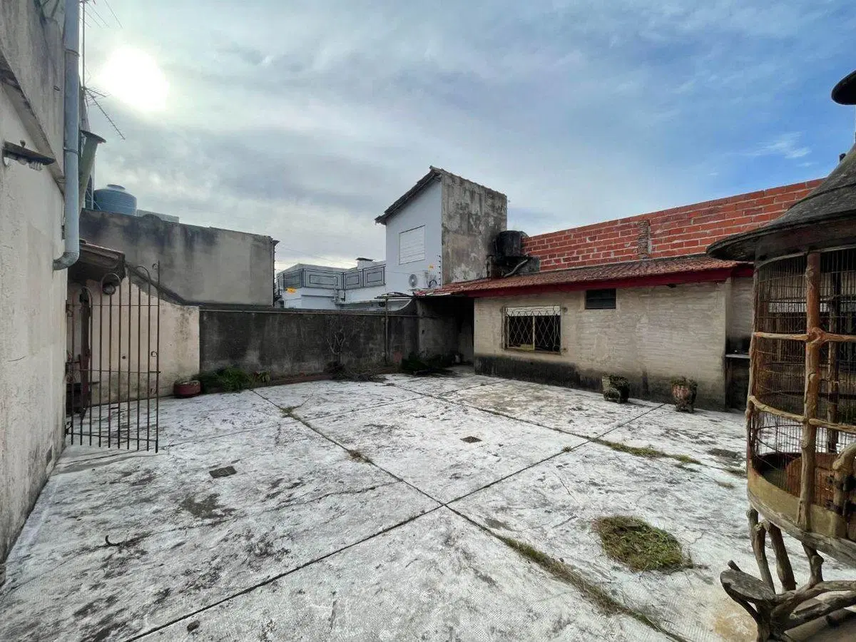 VENTA CASA 3 AMB + DEPTO 2 AMB- MONTE CHINGOLO 2