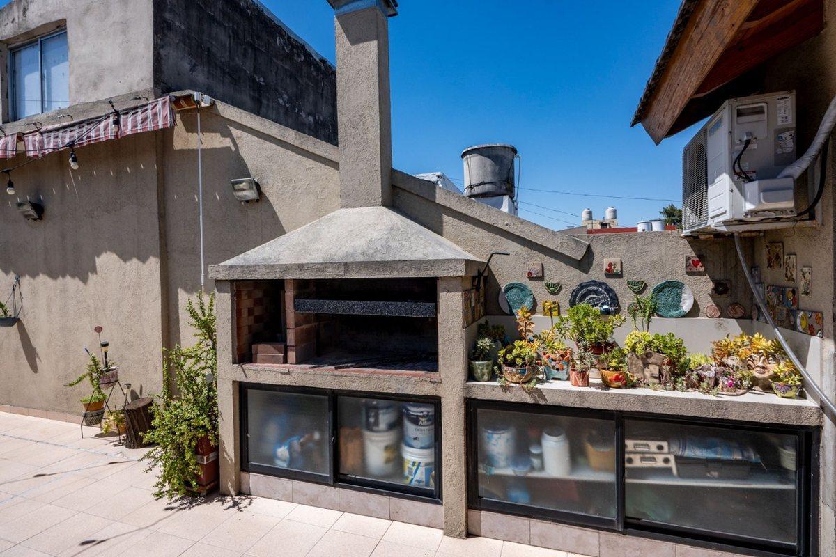 Foto de EN VENTA DUPLEX CON TERRAZA - MONTE CASTRO, imagen 2