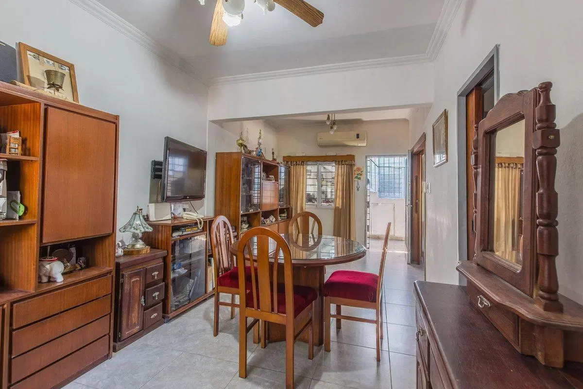 VENTA CASA 2 AMB +1  EN PALOMAR C/COCHERA Y PATIO 5