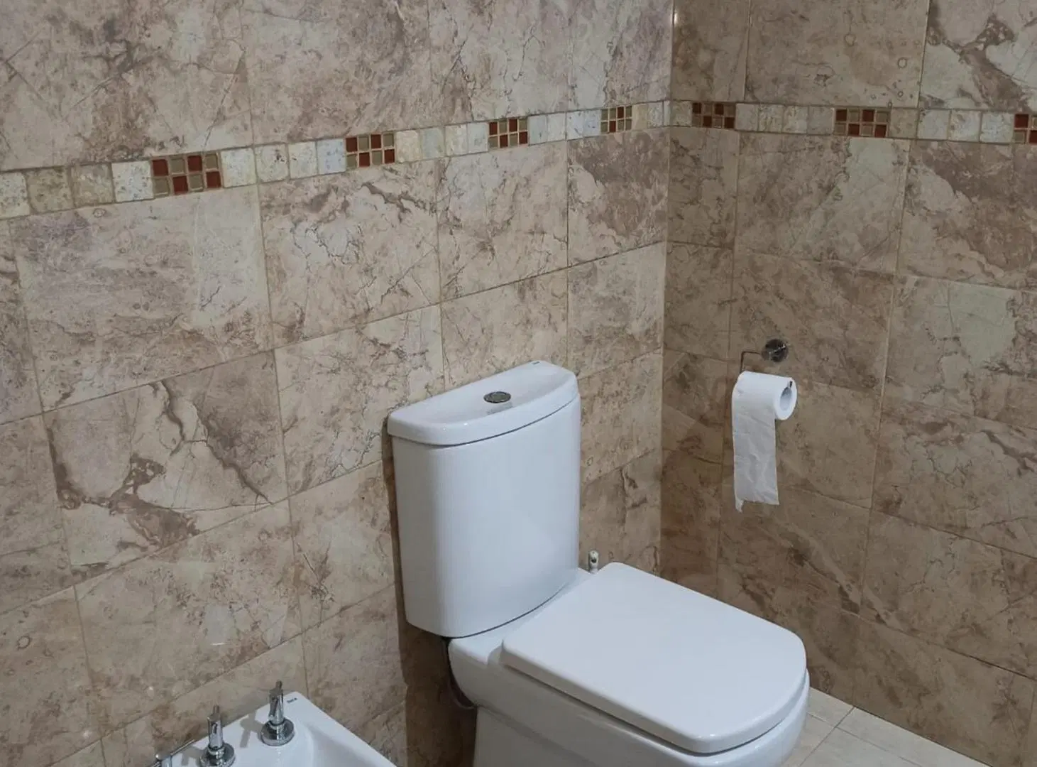 VENTA CASA C/DEPTO MULTIFAMILIAR TIGRE 8