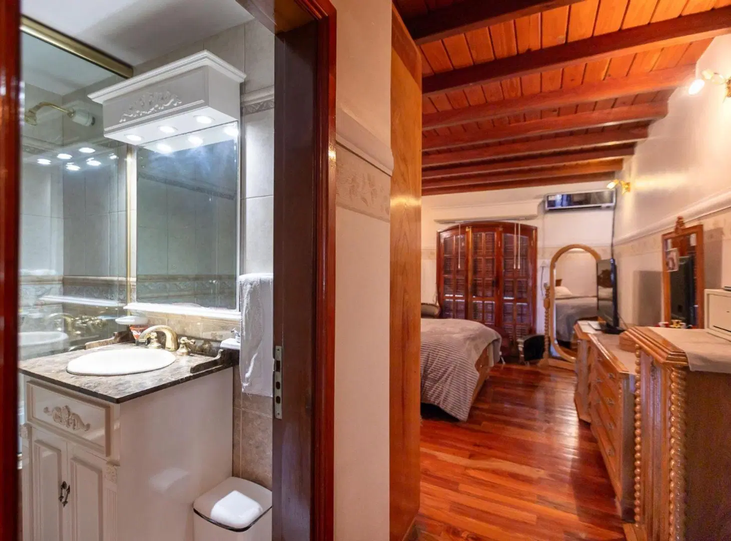 VENTA CASA 5amb EN MATADEROS/NAON C/PATIO Y PILETA 4