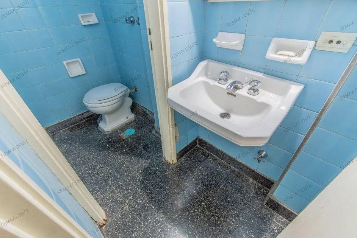 VENTA  DEPOSITO MAS CASA Y DEPTO CIUDADELA 8