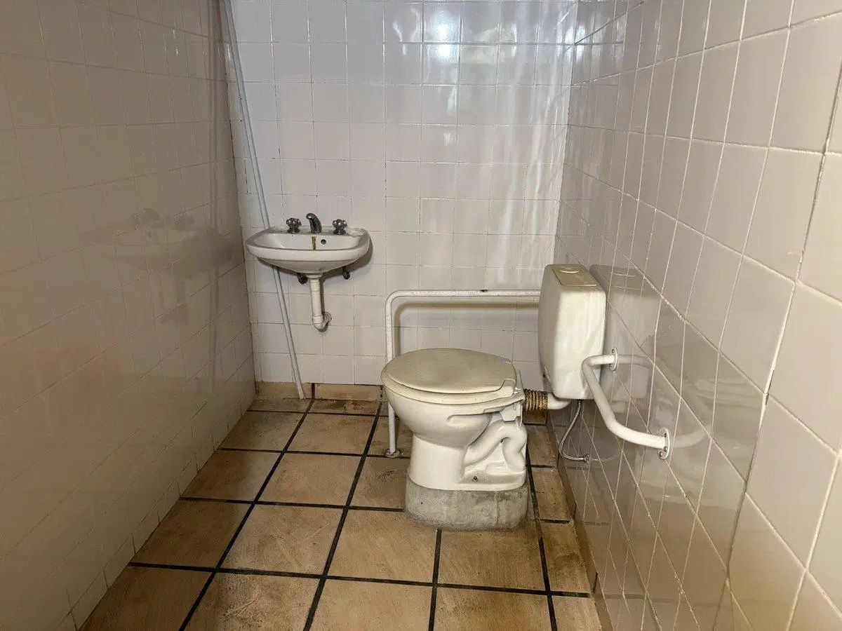 Local comercial de 257 m2 en 3 niveles Balvanera 5
