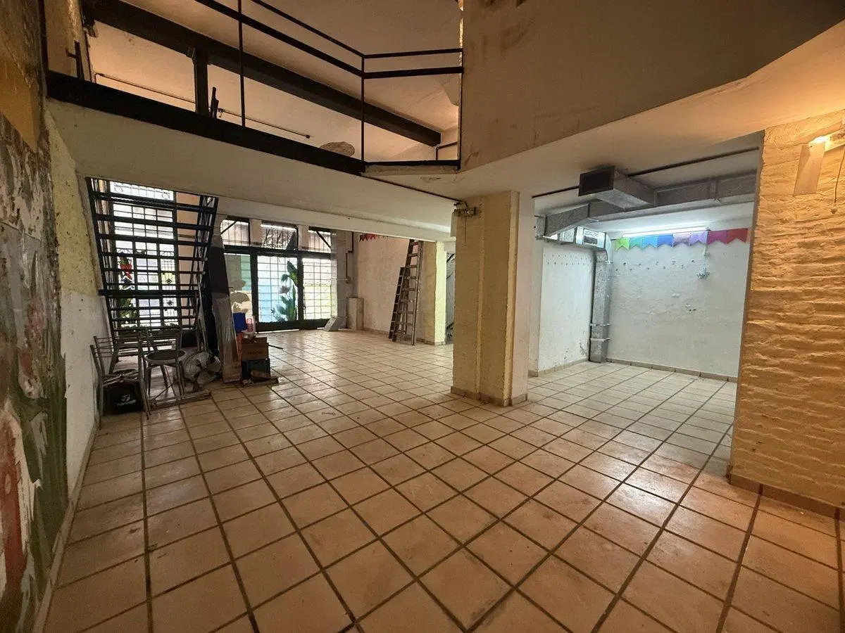 Local comercial de 257 m2 en 3 niveles Balvanera 2
