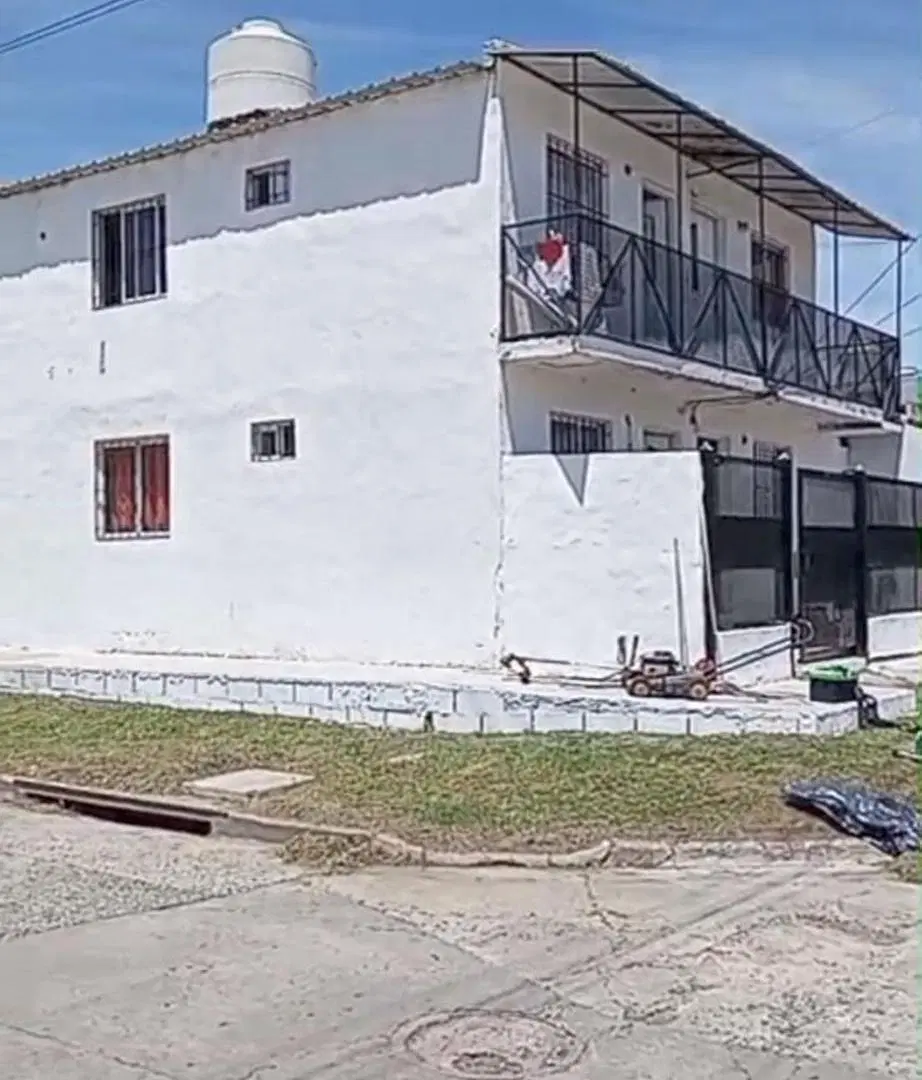 VENTA EDIFICIO 2 PISOS / 8 DTOS EZEIZA 8