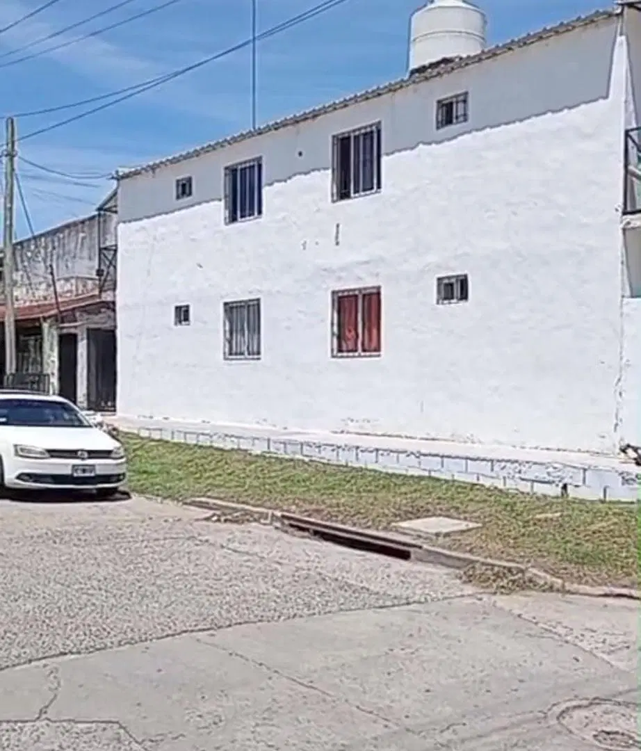 VENTA EDIFICIO 2 PISOS / 8 DTOS EZEIZA 2
