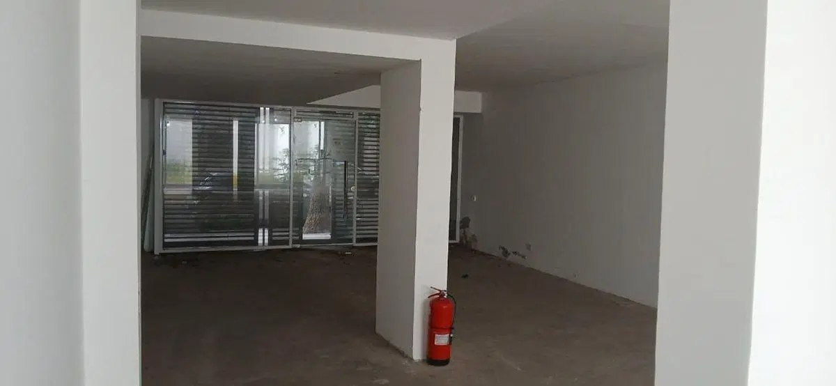 VENTA - LOCAL COMERCIAL A LA CALLE - FLORES 3