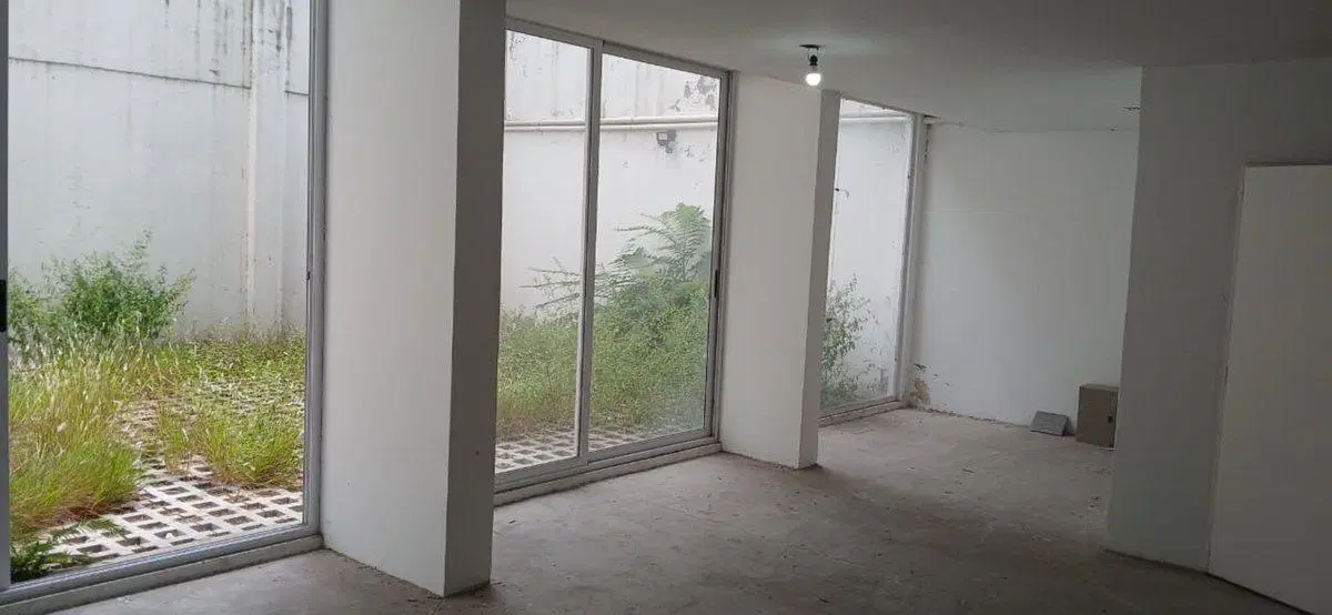 VENTA - LOCAL COMERCIAL A LA CALLE - FLORES 4