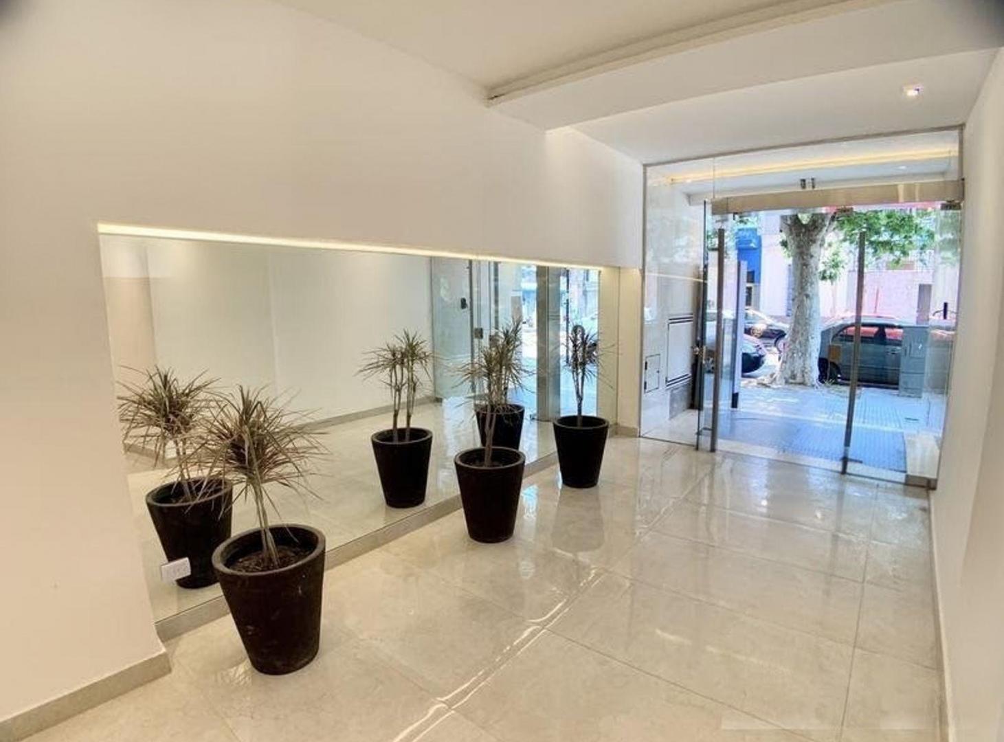 Foto de VENTA 2 AMB PISO ALTO GRAN BALCON PILETA Y SUM, imagen 3