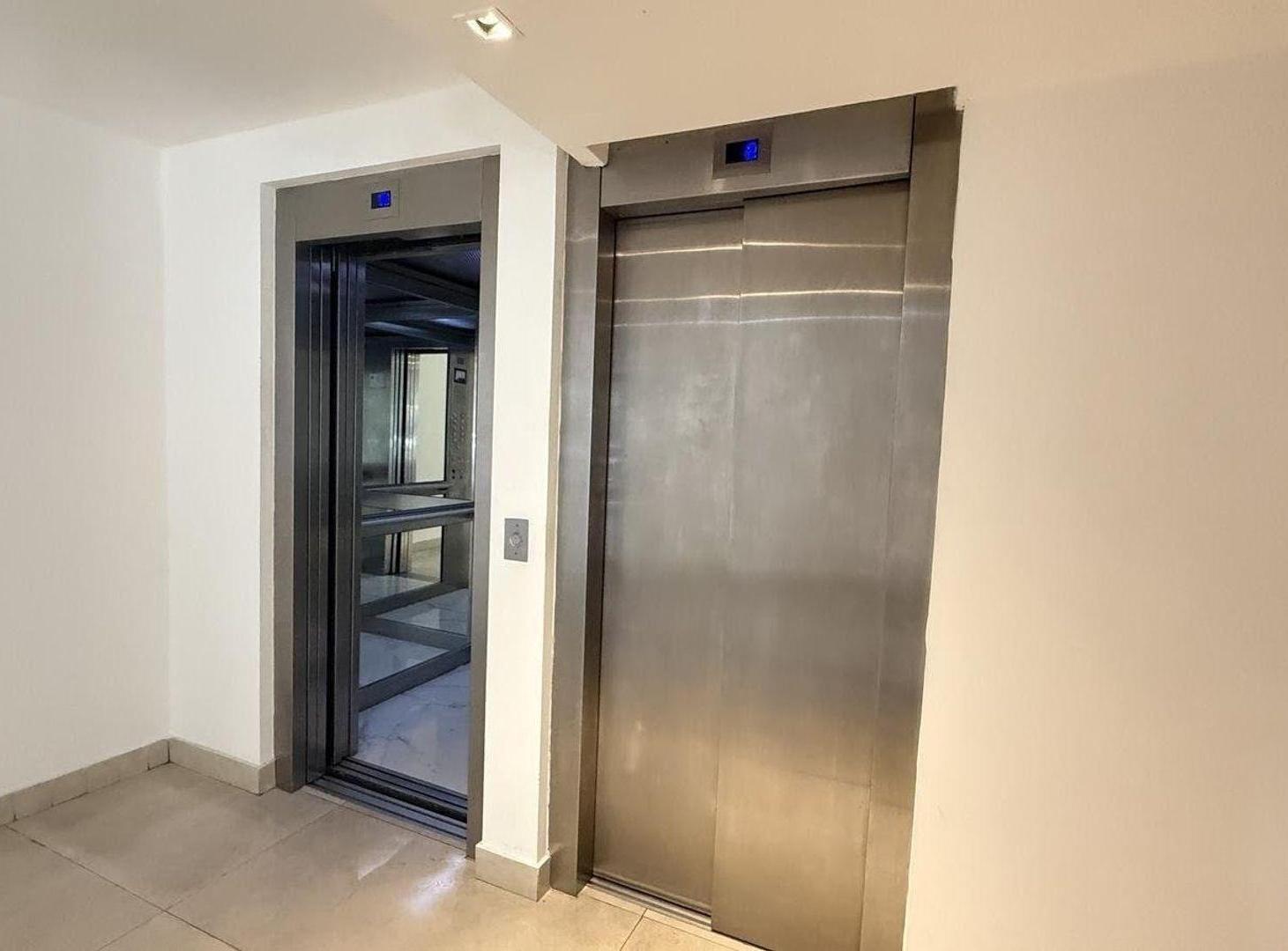 Foto de VENTA 2 AMB PISO ALTO GRAN BALCON PILETA Y SUM, imagen 4