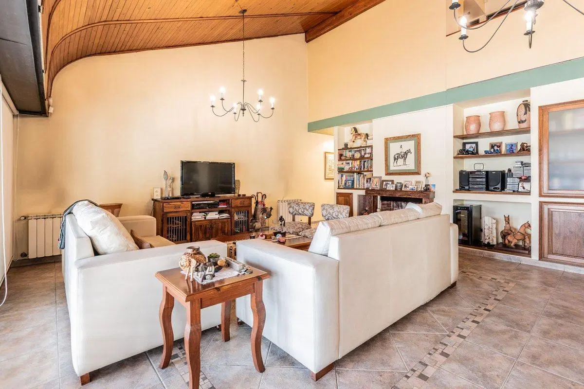 Excelente chalet 5 amb. en Barrio Güemes, Haedo 5