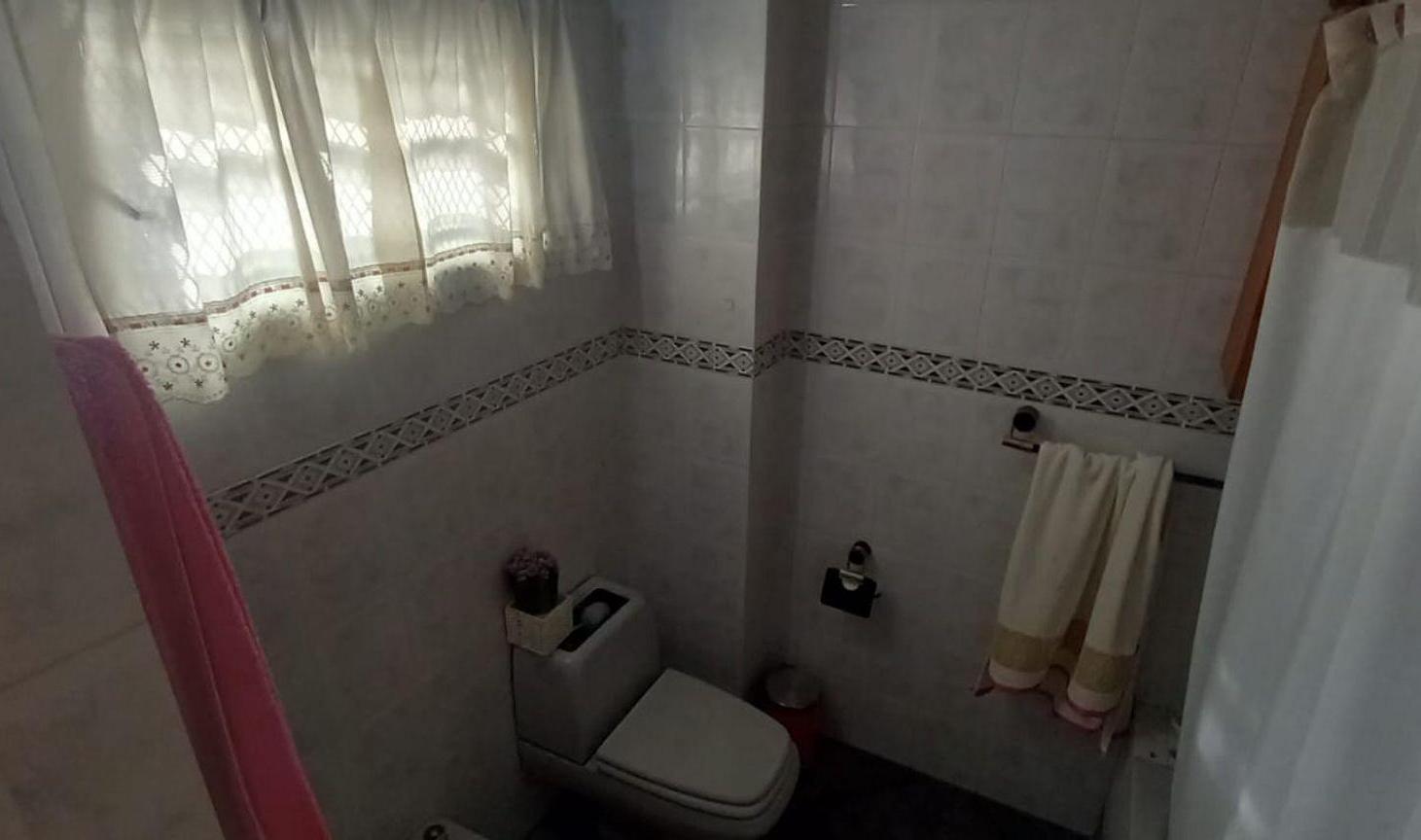 Foto de Chalet con segunda vivienda y patio central LanusO, imagen 4