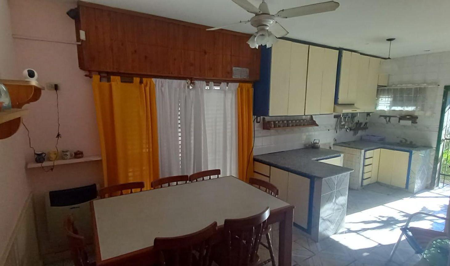 Foto de Chalet con segunda vivienda y patio central LanusO, imagen 5