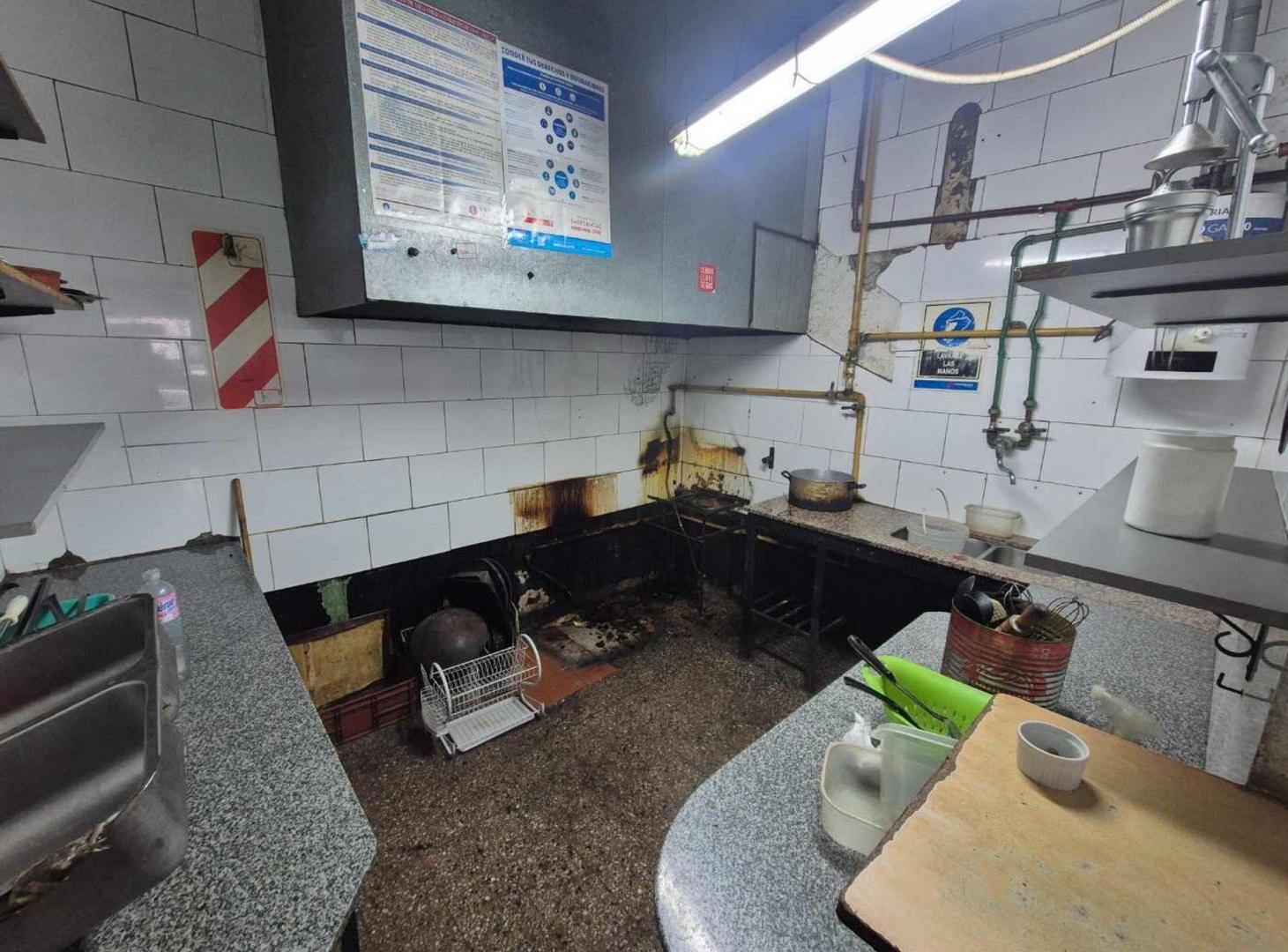 Foto de Venta Local Paternal con deposito, imagen 3