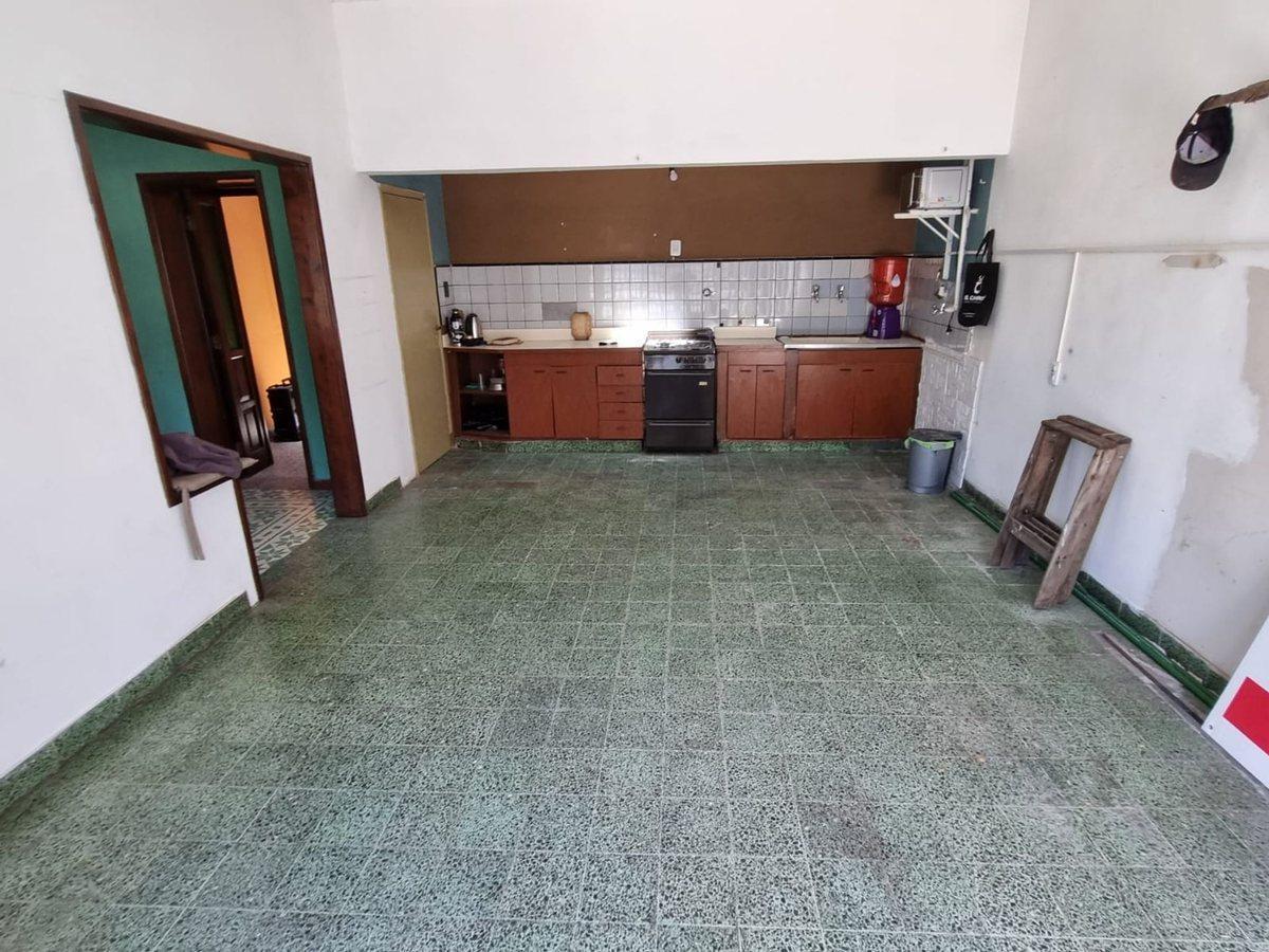 Foto de Venta casa en esquina Llavallol, imagen 2