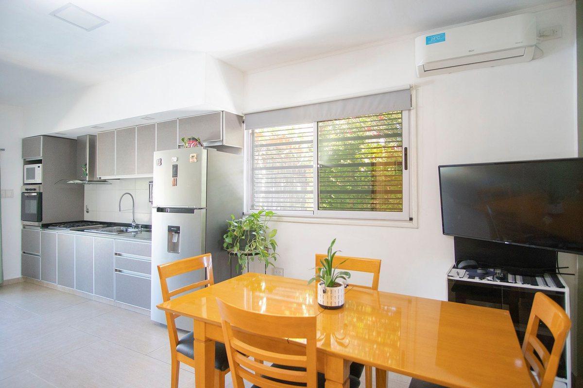 Foto de VENTA Casa con Parque y Pileta en Aldo Bonzi, imagen 3