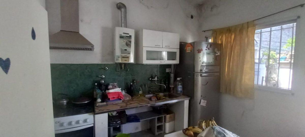 Foto de PH AMPLIO C/FONDO Y GRAN POTECIAL - CHINGOLO LANUS, imagen 1